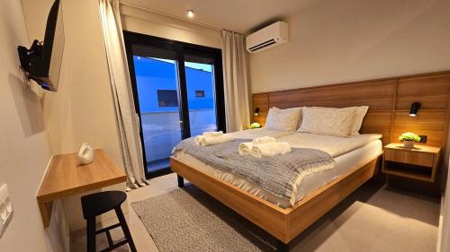 Gorgeous Sunset Villa Walkable to the Sea