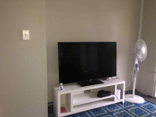 TV a/nebo společenská místnost v ubytování Selas Guesthouse