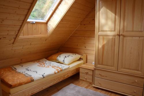 Кровать или кровати в номере Domek z Bala Pod Żaglami