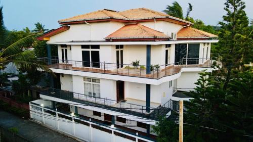 Το κτήριο όπου στεγάζεται  η βίλα