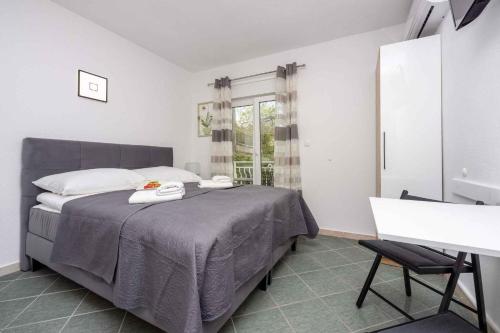 Apartments in Crikvenica 14100