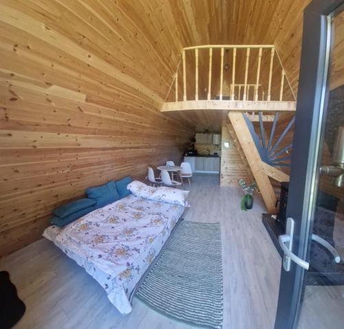 Ένα ή περισσότερα κρεβάτια σε δωμάτιο στο A-frame Râu Sadului
