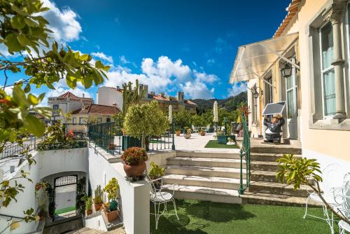Un jardín fuera de Hotel Nova Sintra - Adults only