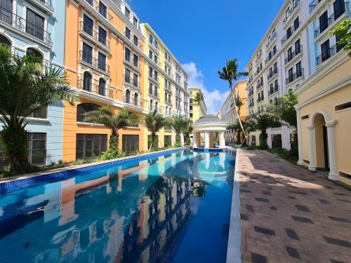 a swimming pool in the middle of a street with buildings at Vũ Gia Phú Quốc Hotel in Phu Quoc