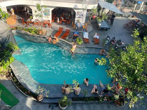 an overhead view of a swimming pool with people in it at Tuan Ngoc Hotel in Ninh Binh