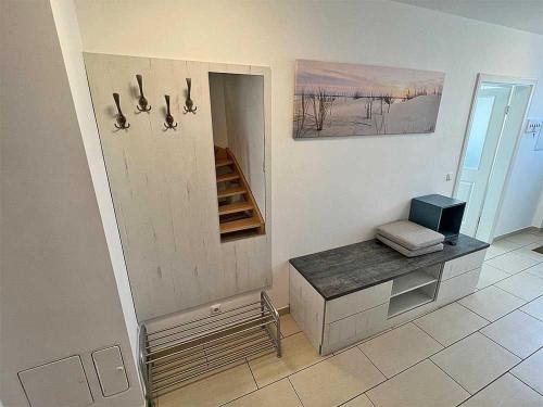 a room with a counter with a wine cellar at Ferienhaus Meiereikoppel 11 in Bannesdorf