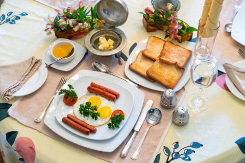 Đồ ăn tại/gần nhà khách