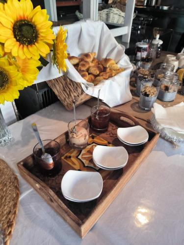 a table with a tray of food and a basket of bread at Omir Bed & Breakfast in Pula
