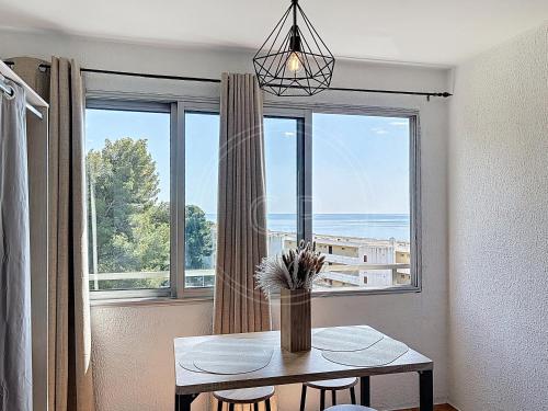 Bay View studio cabine Baie des anges Laciotat 3 lits 4 pers vue mer