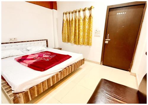 Gallery image of Near Mahakal Temple Hotel SRI- D K D ! Ujjain,Near Railway station, Fully Air conditioned Rooms & Spacious Room With wifi- Lift and Restaurant Facilities, BEST HOTEL IN UJJAIN in Ujjain