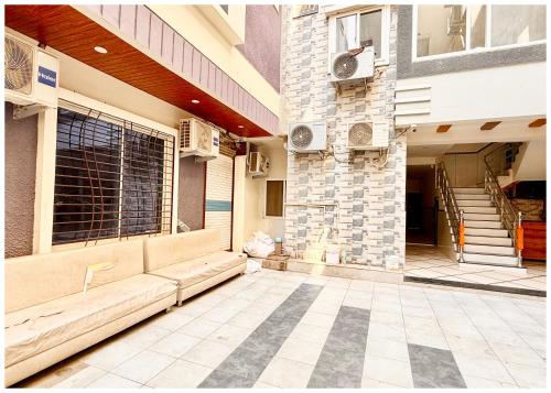 Gallery image of Near Mahakal Temple Hotel SRI- D K D ! Ujjain,Near Railway station, Fully Air conditioned Rooms & Spacious Room With wifi- Lift and Restaurant Facilities, BEST HOTEL IN UJJAIN in Ujjain