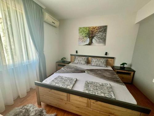 Postel nebo postele na pokoji v ubytování Апартаменти Дани и Мони Sveti Vlas