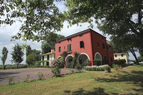 Taman di luar Ca Ballarin