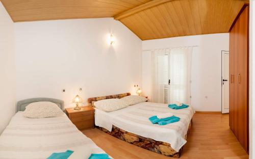 Posteľ alebo postele v izbe v ubytovaní Beach Resort Apartments Bucina