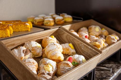 ホテルの敷地内または近くでの食事または食べ物