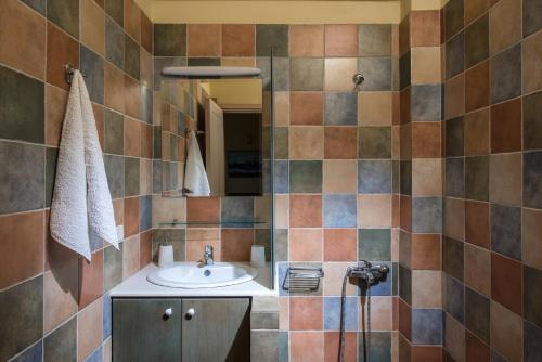 Kylpyhuone majoituspaikassa Triopetra Notos Hotel