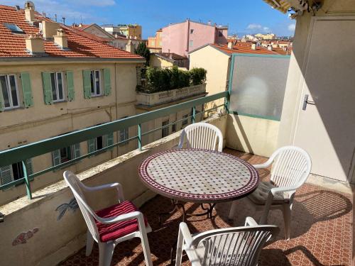 appartement trois pièces avec terrasse