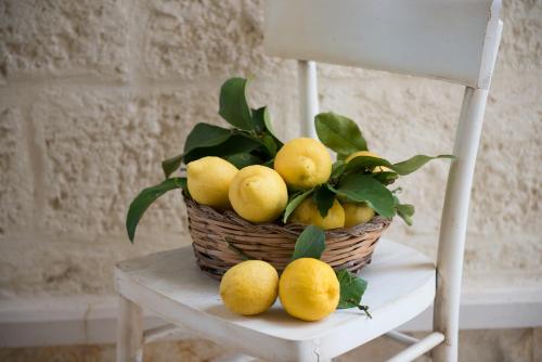 a basket of lemons sitting on a chair at Antica Via Roma B&B E RELAX in Montalbano