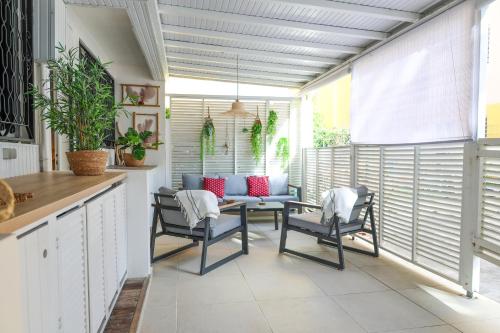 Posezení v ubytování Sur la plage coco, au bord du lagon de Ste Anne