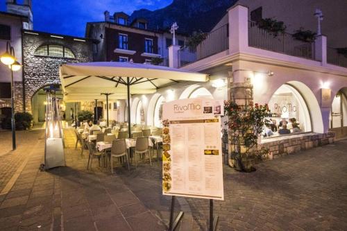 En restaurant eller et andet spisested på Hotel RivaMia