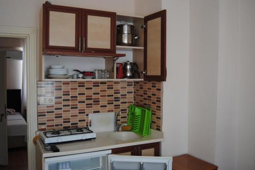 Kuchyň nebo kuchyňský kout v ubytování Avsa Cane Motel