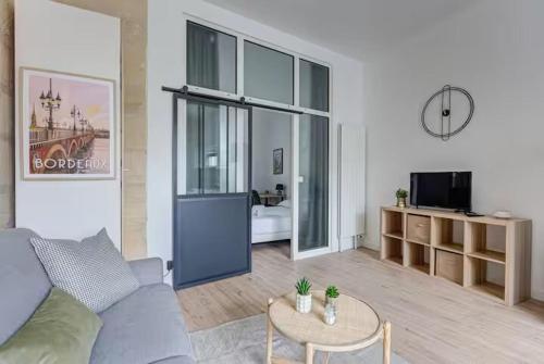 Beautiful apartment Bordeaux Tram D Croix de Seguey