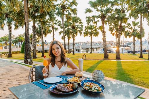 Mad på båden eller i nærheden