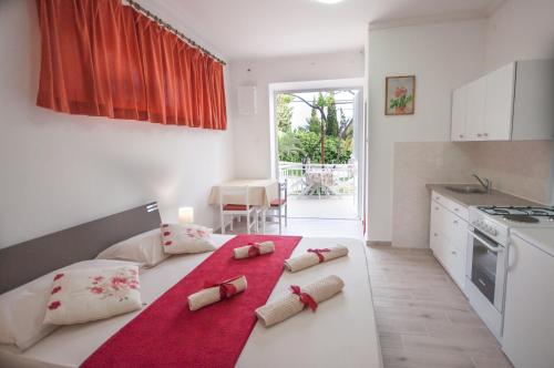 Η κουζίνα ή μικρή κουζίνα στο Apartments Srijemsi