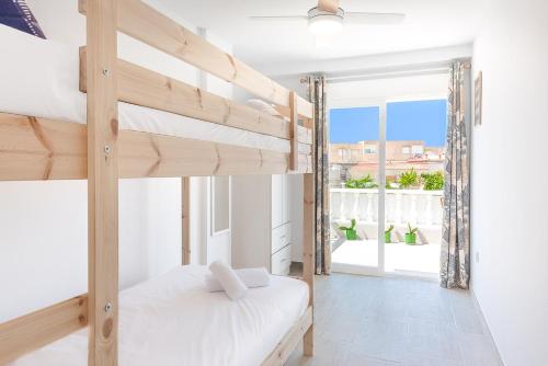 Posteľ alebo postele v izbe v ubytovaní Bungalow Blue Dream 4 -Sea views, terrace and pool