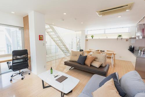 a living room with a couch and a table at OASIS HAKATA SUITE 2 Parkings in Fukuoka