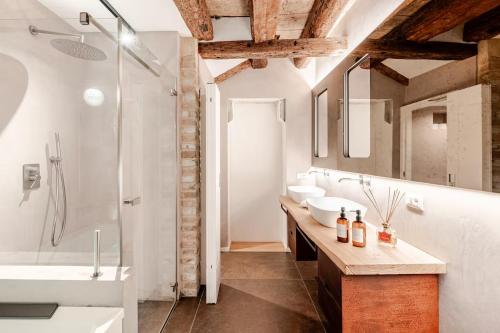 Venice Luxury Suite - Private Jacuzzi and Design photo 8