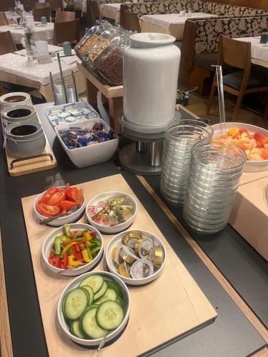 Comida en o cerca de este hotel