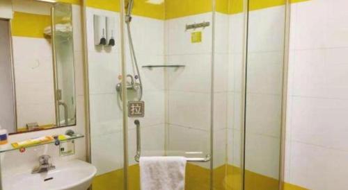 a bathroom with a shower and a sink at 7 Days Inn Changchun Zhengyang Street Changchun Park Branch in Changchun