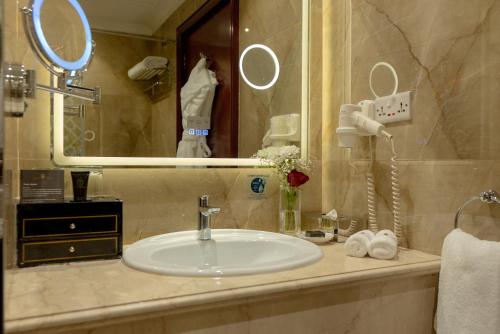 Salle de bains dans l'établissement Dar Al Taqwa Hotel