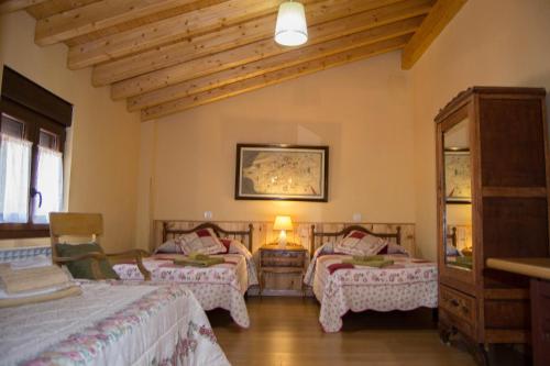 Postel nebo postele na pokoji v ubytování Casa Rural Duquesa De La Conquista de Ávila
