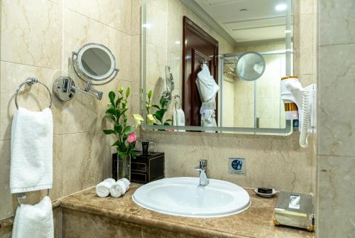 Salle de bains dans l'établissement Dar Al Taqwa Hotel