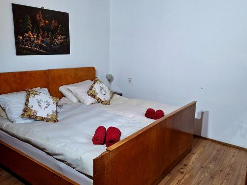 Katil atau katil-katil dalam bilik di Rural Retreat- Kmečki oddih