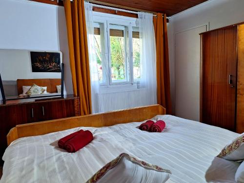 Katil atau katil-katil dalam bilik di Rural Retreat- Kmečki oddih