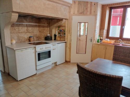 Dapur atau dapur kecil di Au relais du coq hardi