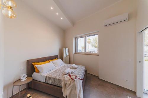 Postel nebo postele na pokoji v ubytování DIMORA CATERINA - Suite Apartments & Sea View