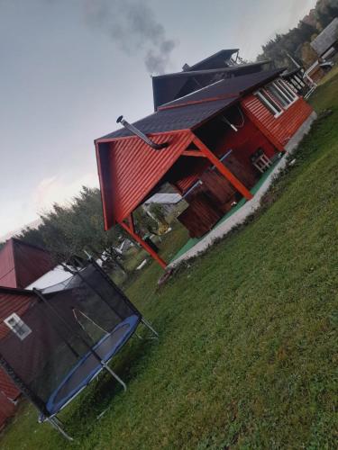 Το κτήριο όπου στεγάζεται  η παραθεριστική κατοικία