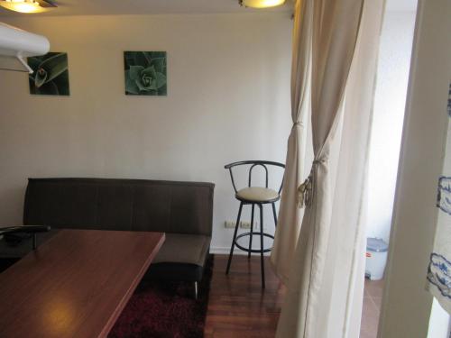 a living room with a couch and a table at Departamento Paseo Bulnes Metro La Moneda in Santiago