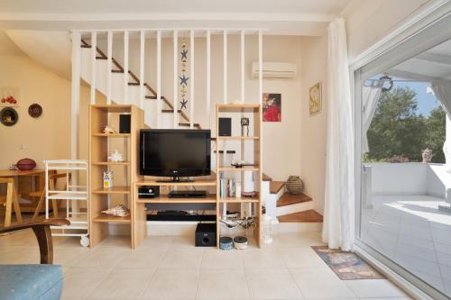 Et tv og/eller underholdning på Iro s House