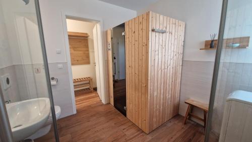 a bathroom with a shower and a sink and a toilet at Ferienwohnung Seeblick in Altefähr