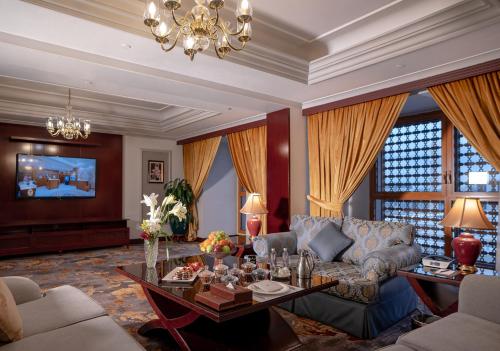 Coin salon dans l'établissement Dar Al Taqwa Hotel
