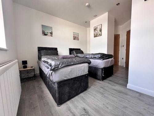Ένα ή περισσότερα κρεβάτια σε δωμάτιο στο A&J Properties 2 Bed Apartment Netflix&Prime
