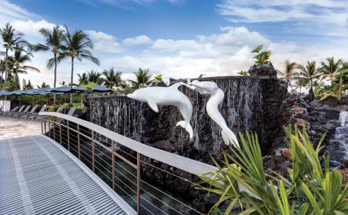 a sculpture of two people jumping off a wall at Wyndham Kona Coast Resort 2BR Apartment with Resort Access in Kailua-Kona
