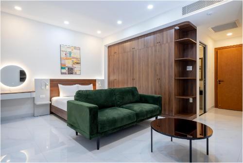 Ένα ή περισσότερα κρεβάτια σε δωμάτιο στο NU Home - Private Pool & Modern Living in District 1
