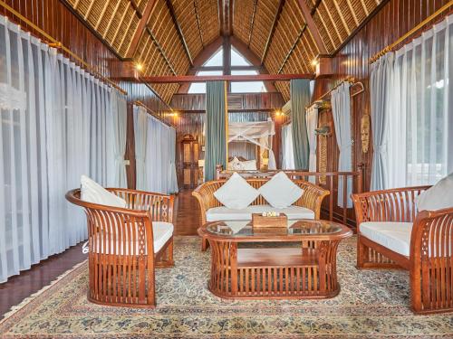Ruang duduk di Onlyou Villas