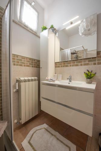 a bathroom with a sink and a mirror at A casa di Colomba in Minturno